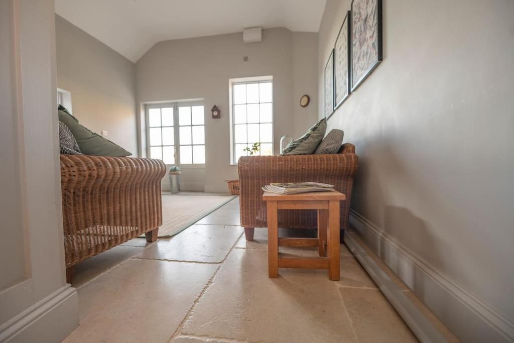 Georgian Country House -Panoramic Views -Sleeps 12 Ρούθιν Εξωτερικό φωτογραφία